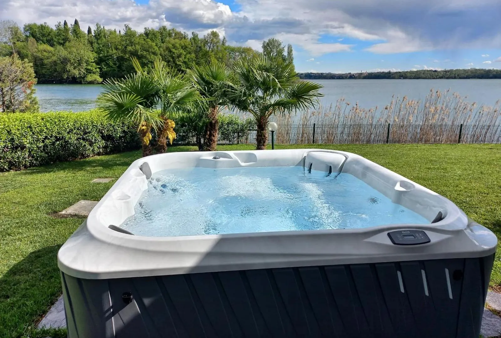 Lake Home Holiday Wellness Villa Da Sogno Sul Lago Pusiano Italia
